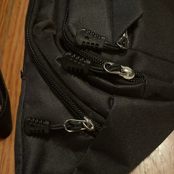 NWOT Bum Bag 🖤 Giftable - Picture 9 of 9